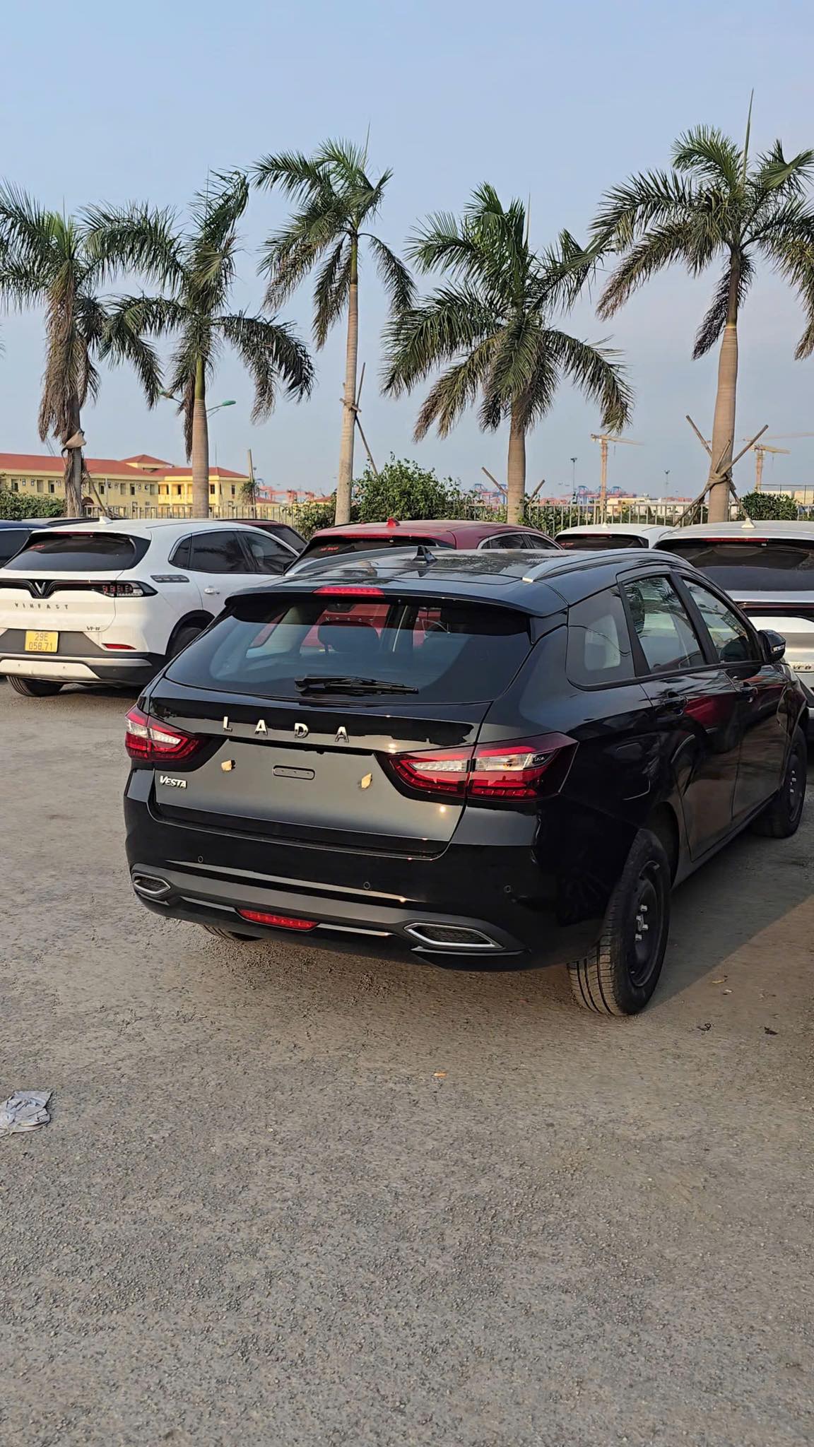Xe Lada của Nga xếp đầy bãi, sắp bán cho người Việt: Giá rất rẻ, xe rất bền nhưng số đông sẽ chọn xe khác?- Ảnh 5.
