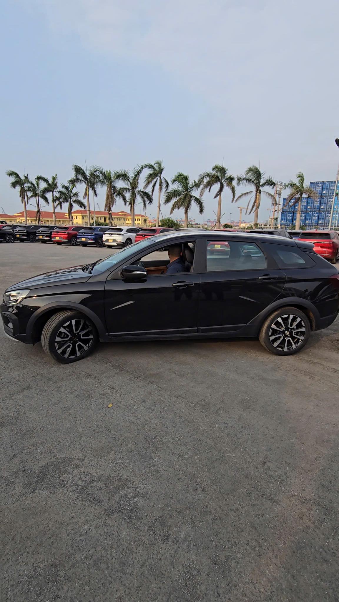 Xe Lada của Nga xếp đầy bãi, sắp bán cho người Việt: Giá rất rẻ, xe rất bền nhưng số đông sẽ chọn xe khác?- Ảnh 3.
