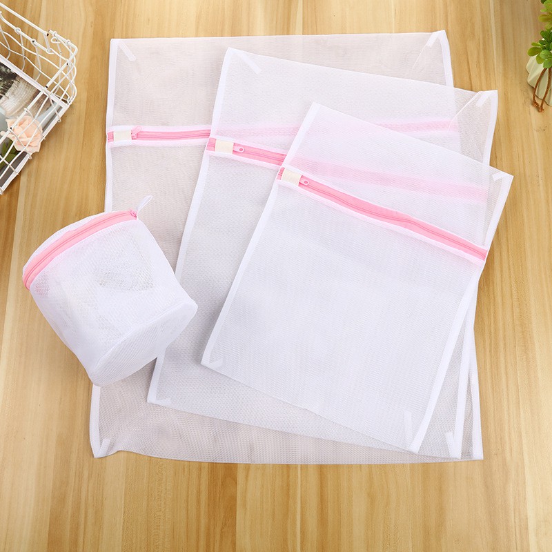 Phụ nữ tuổi 40+ đi du lịch nên mang gì? Đây là 7 món không thể thiếu và 3 món nên bỏ khỏi vali- Ảnh 1.