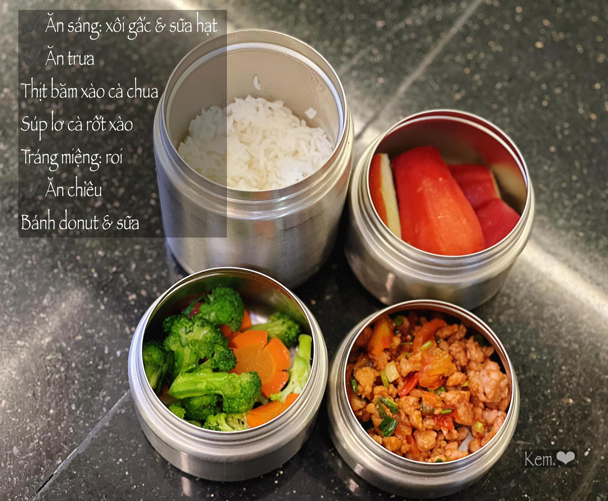 Mẹ Hà Nội nấu cơm 2 bữa/ngày cho con gái mang đến lớp, dân tình "rụng tim" với những hộp cơm nhà đẹp như mơ- Ảnh 15.