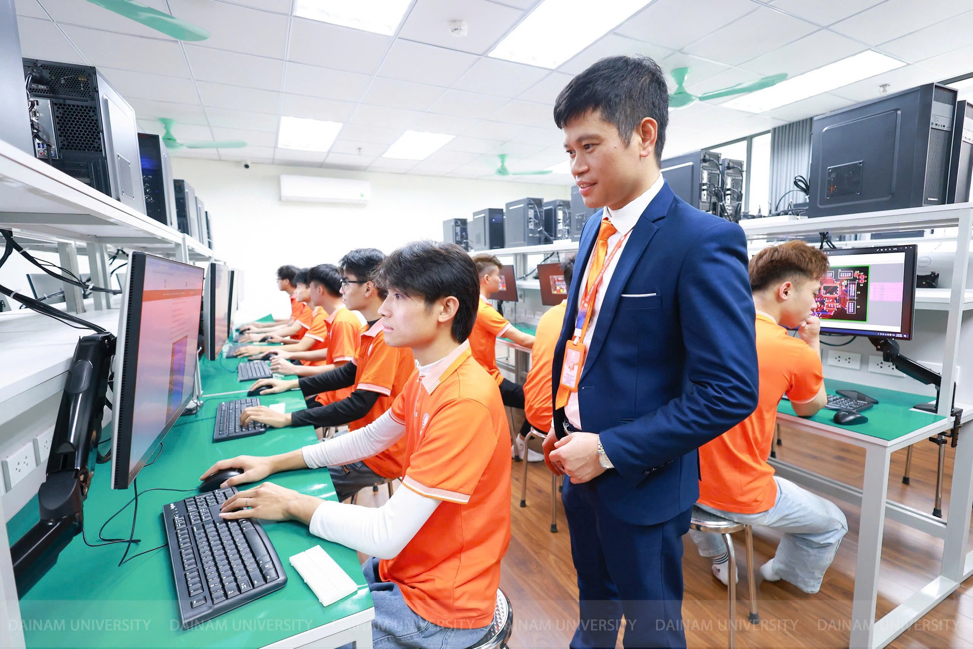 Hiệu trưởng mới của Đại học Đại Nam: Người phụ nữ của tư duy đổi mới và tinh thần kết nối- Ảnh 4.