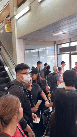 Cam thường check Đỗ Mỹ Linh cùng Chủ tịch Hà Nội FC ở sân bay gây sốt: Mặt mộc đầy khí chất "dâu hào môn"- Ảnh 1. Cam thường check Đỗ Mỹ Linh cùng Chủ tịch Hà Nội FC ở sân bay gây sốt: Mặt mộc đầy khí chất "dâu hào môn"- Ảnh 1.