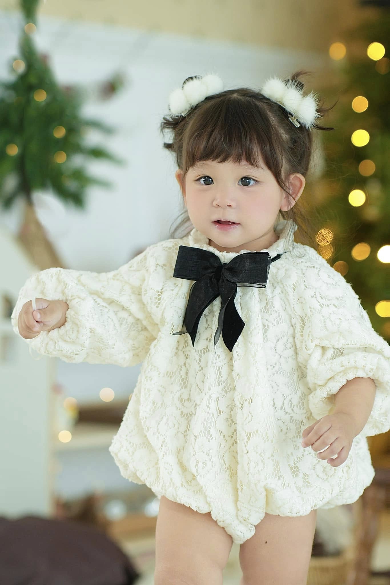 Bé gái 2 tuổi sở hữu gương mặt búp bê khiến MXH chao đảo, làm mẫu cho 30 thương hiệu, chưa hề qua đào tạo- Ảnh 13.