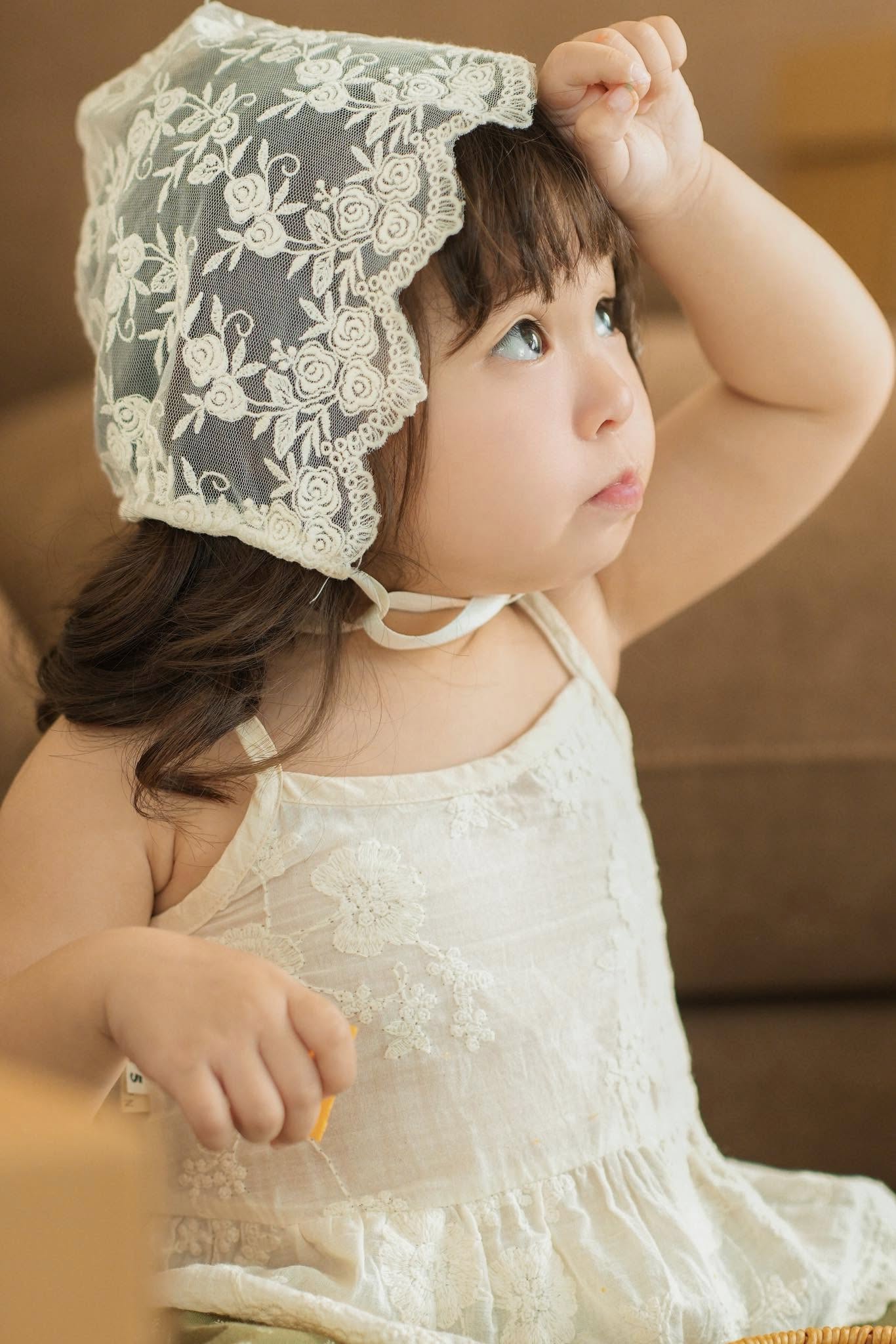 Bé gái 2 tuổi sở hữu gương mặt búp bê khiến MXH chao đảo, làm mẫu cho 30 thương hiệu, chưa hề qua đào tạo- Ảnh 9.