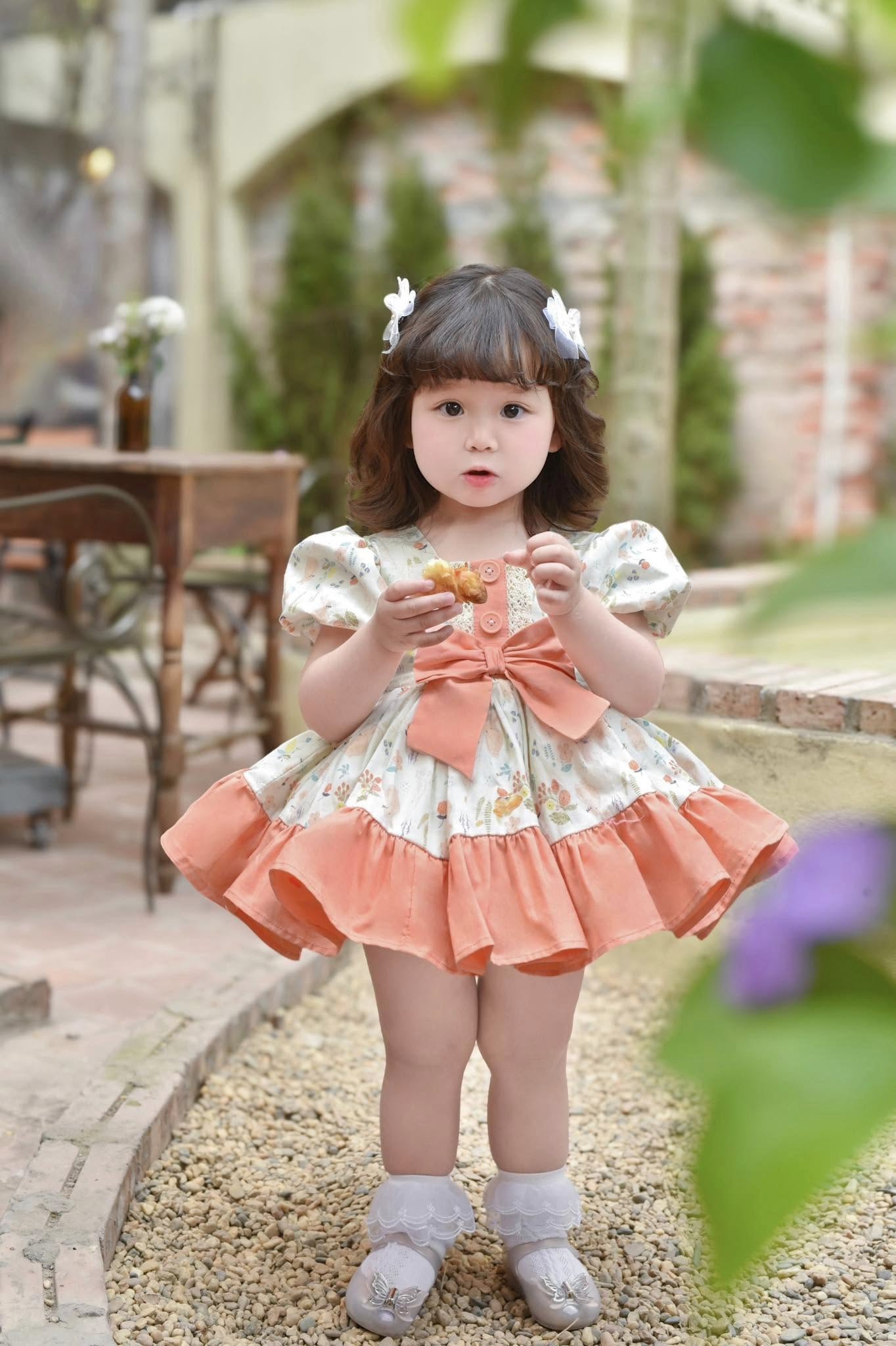 Bé gái 2 tuổi sở hữu gương mặt búp bê khiến MXH chao đảo, làm mẫu cho 30 thương hiệu, chưa hề qua đào tạo- Ảnh 8.
