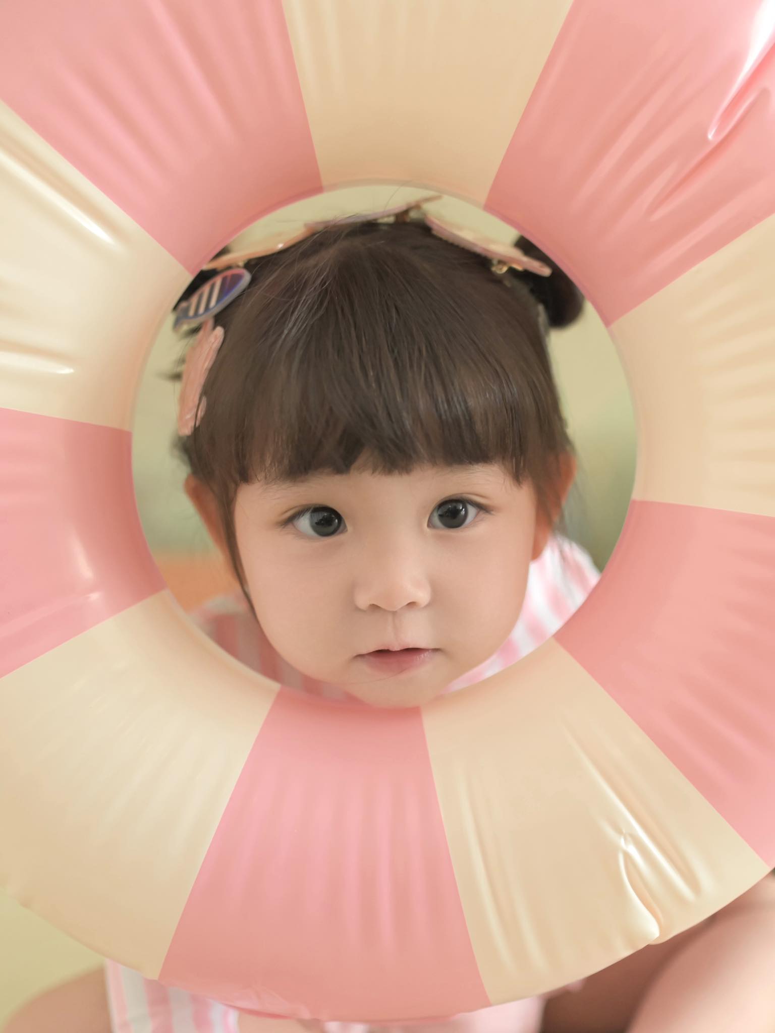 Bé gái 2 tuổi sở hữu gương mặt búp bê khiến MXH chao đảo, làm mẫu cho 30 thương hiệu, chưa hề qua đào tạo- Ảnh 4.