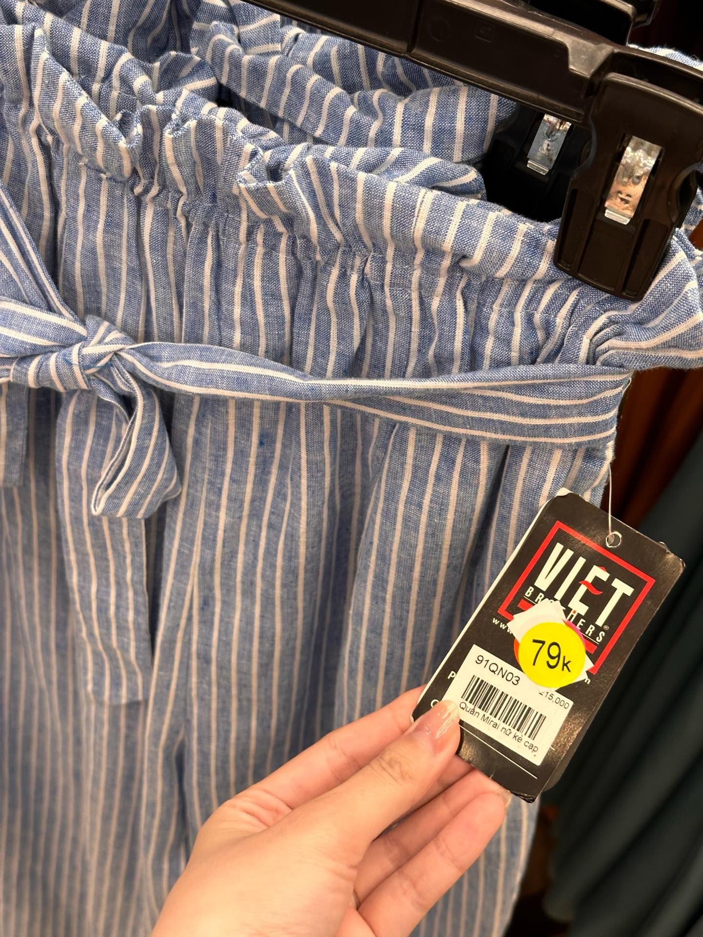 Local brand Việt trả mặt bằng nên giảm giá sốc: Áo 89k, váy liền 149k, quần jeans 199k- Ảnh 5. Local brand Việt trả mặt bằng nên giảm giá sốc: Áo 89k, váy liền 149k, quần jeans 199k- Ảnh 5.