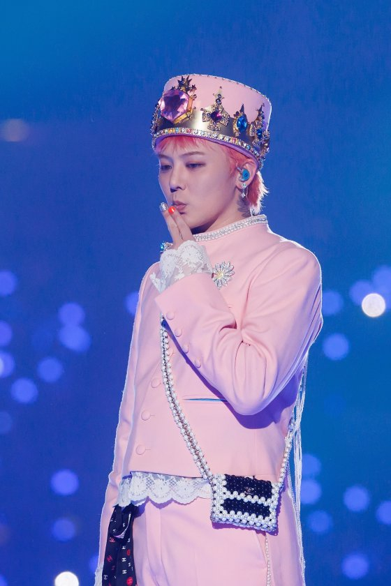 Vừa xác nhận đến Việt Nam, "ông hoàng Kpop" G-Dragon đã "gây bão" - Ảnh 6. Vừa xác nhận đến Việt Nam, "ông hoàng Kpop" G-Dragon đã "gây bão" - Ảnh 6.