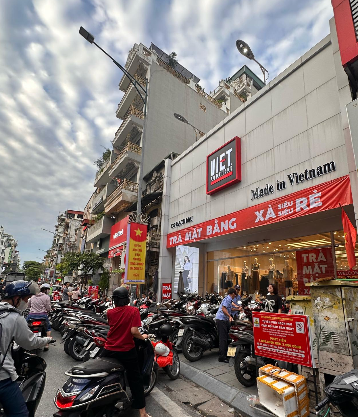 Local brand Việt trả mặt bằng nên giảm giá sốc: Áo 89k, váy liền 149k, quần jeans 199k- Ảnh 7. Local brand Việt trả mặt bằng nên giảm giá sốc: Áo 89k, váy liền 149k, quần jeans 199k- Ảnh 7.