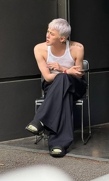 Vừa xác nhận đến Việt Nam, "ông hoàng Kpop" G-Dragon đã "gây bão" - Ảnh 1. Vừa xác nhận đến Việt Nam, "ông hoàng Kpop" G-Dragon đã "gây bão" - Ảnh 1.