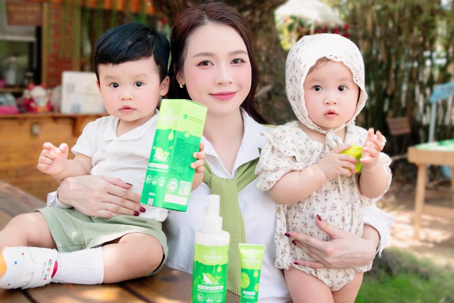 "Trốn chồng" đi chơi nhưng không đi một mình: Sam vừa vui hè, vừa “cứu nguy” làn da cho con- Ảnh 1.