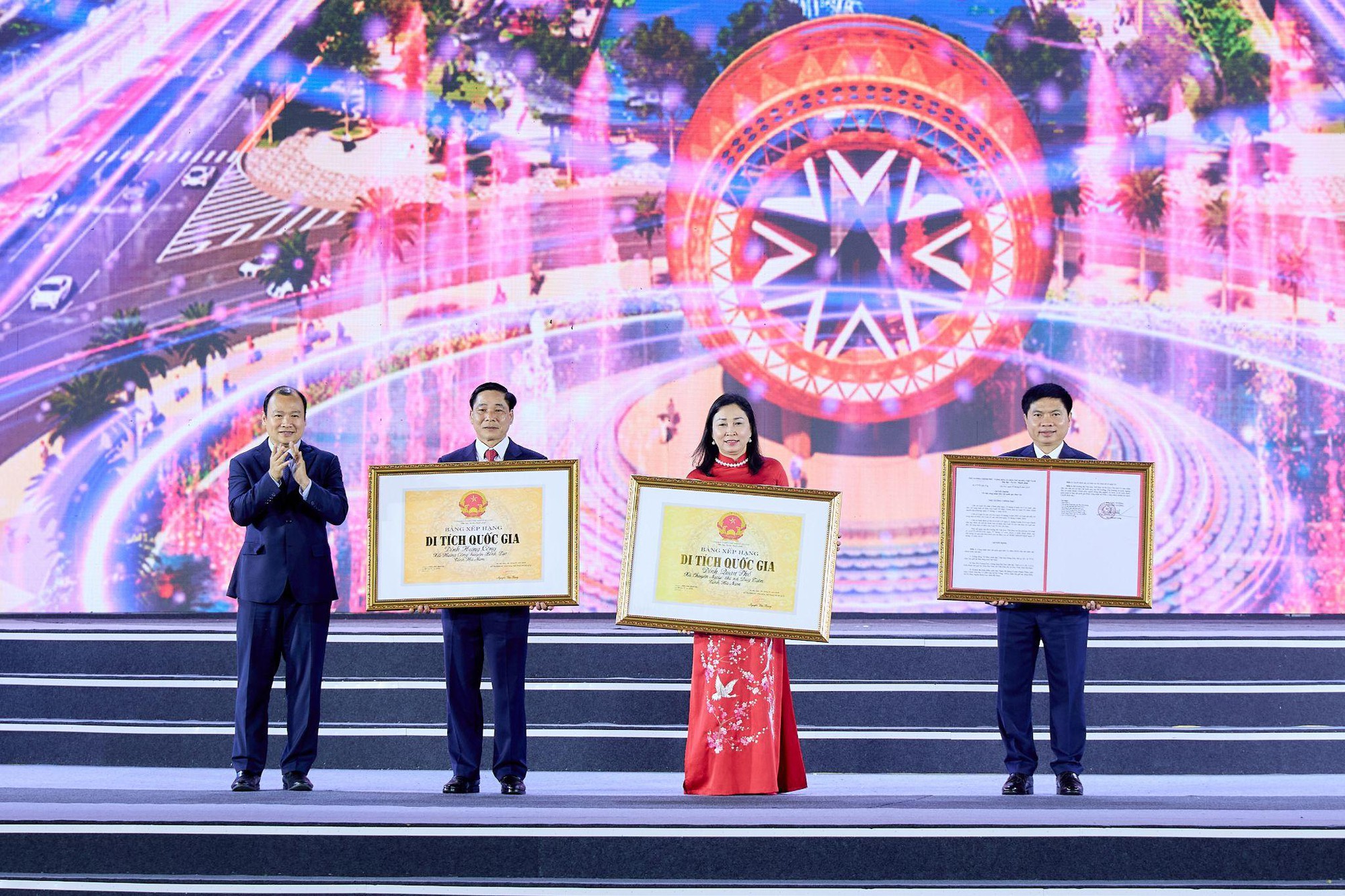 Hàng chục ngàn người dự chương trình nghệ thuật “Rực rỡ Hà Nam”- Ảnh 2.