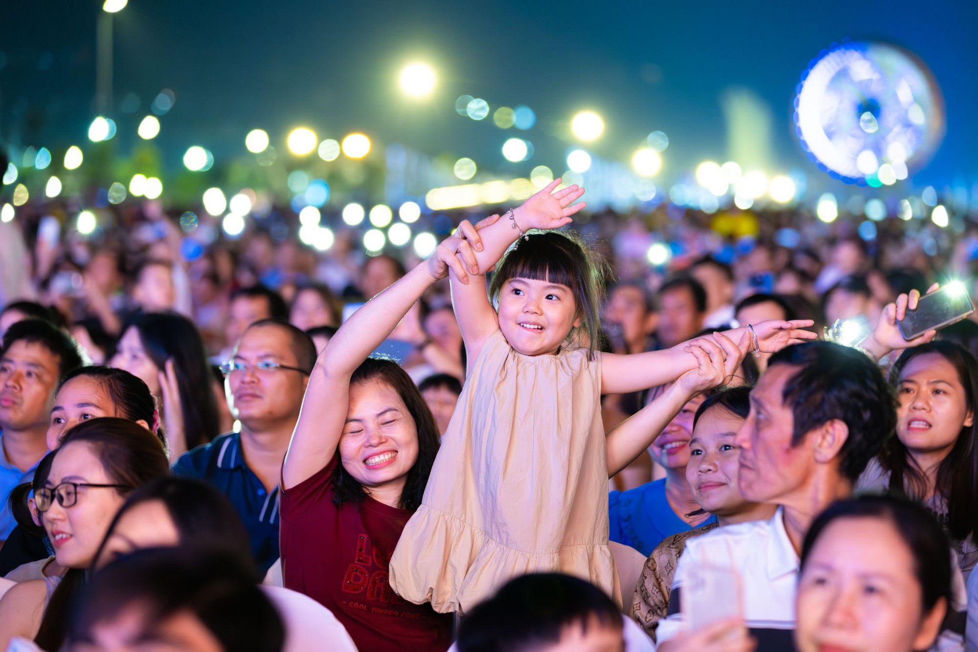Hàng chục ngàn người dự chương trình nghệ thuật “Rực rỡ Hà Nam”- Ảnh 10.