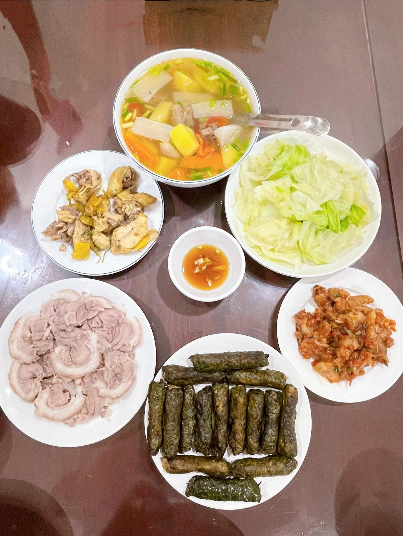 Mẹ chồng nấu cơm cữ cho con dâu ngày nào cũng thịnh soạn, hoành tráng, chị em ghen tỵ: "Cho ở cữ chung với"- Ảnh 17.