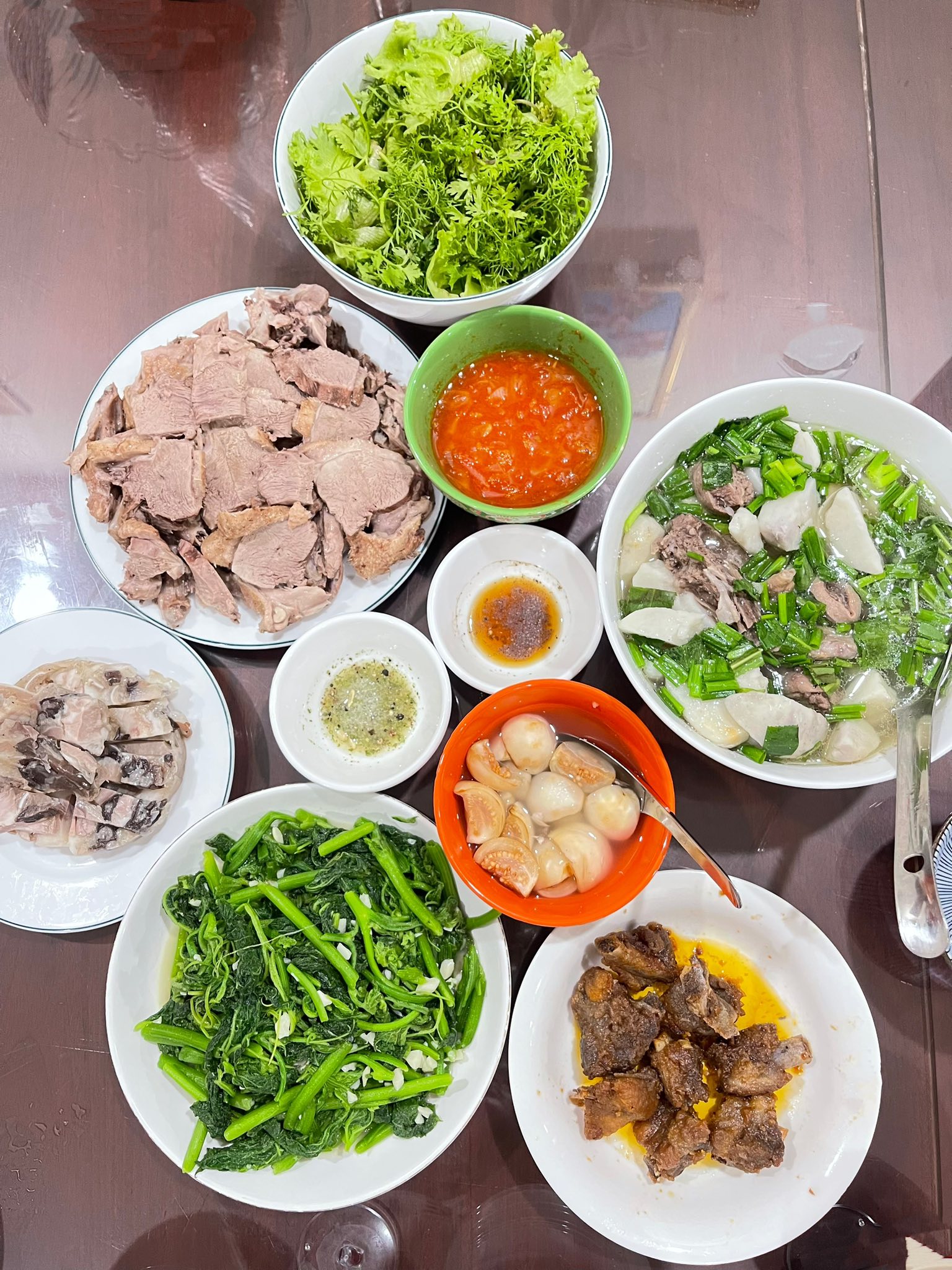 Mẹ chồng nấu cơm cữ cho con dâu ngày nào cũng thịnh soạn, hoành tráng, chị em ghen tỵ: "Cho ở cữ chung với"- Ảnh 8.