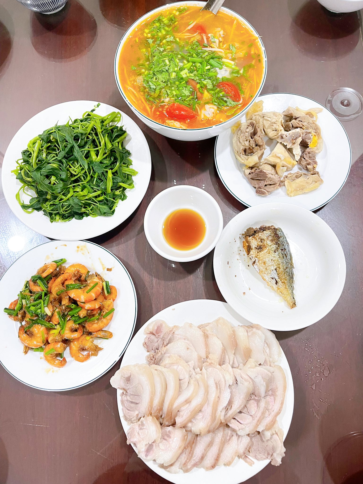 Mẹ chồng nấu cơm cữ cho con dâu ngày nào cũng thịnh soạn, hoành tráng, chị em ghen tỵ: "Cho ở cữ chung với"- Ảnh 7.