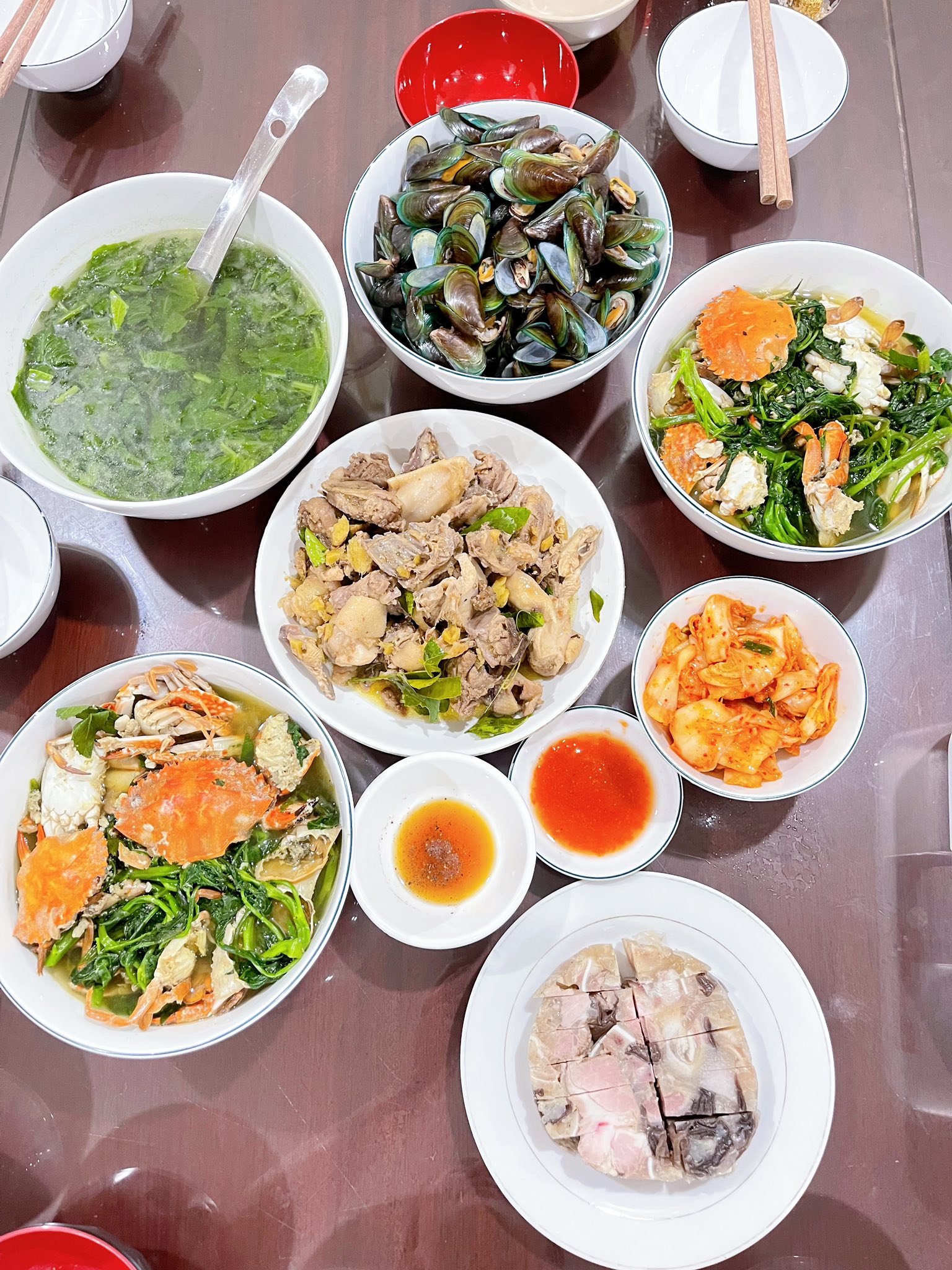 Mẹ chồng nấu cơm cữ cho con dâu ngày nào cũng thịnh soạn, hoành tráng, chị em ghen tỵ: "Cho ở cữ chung với"- Ảnh 13.