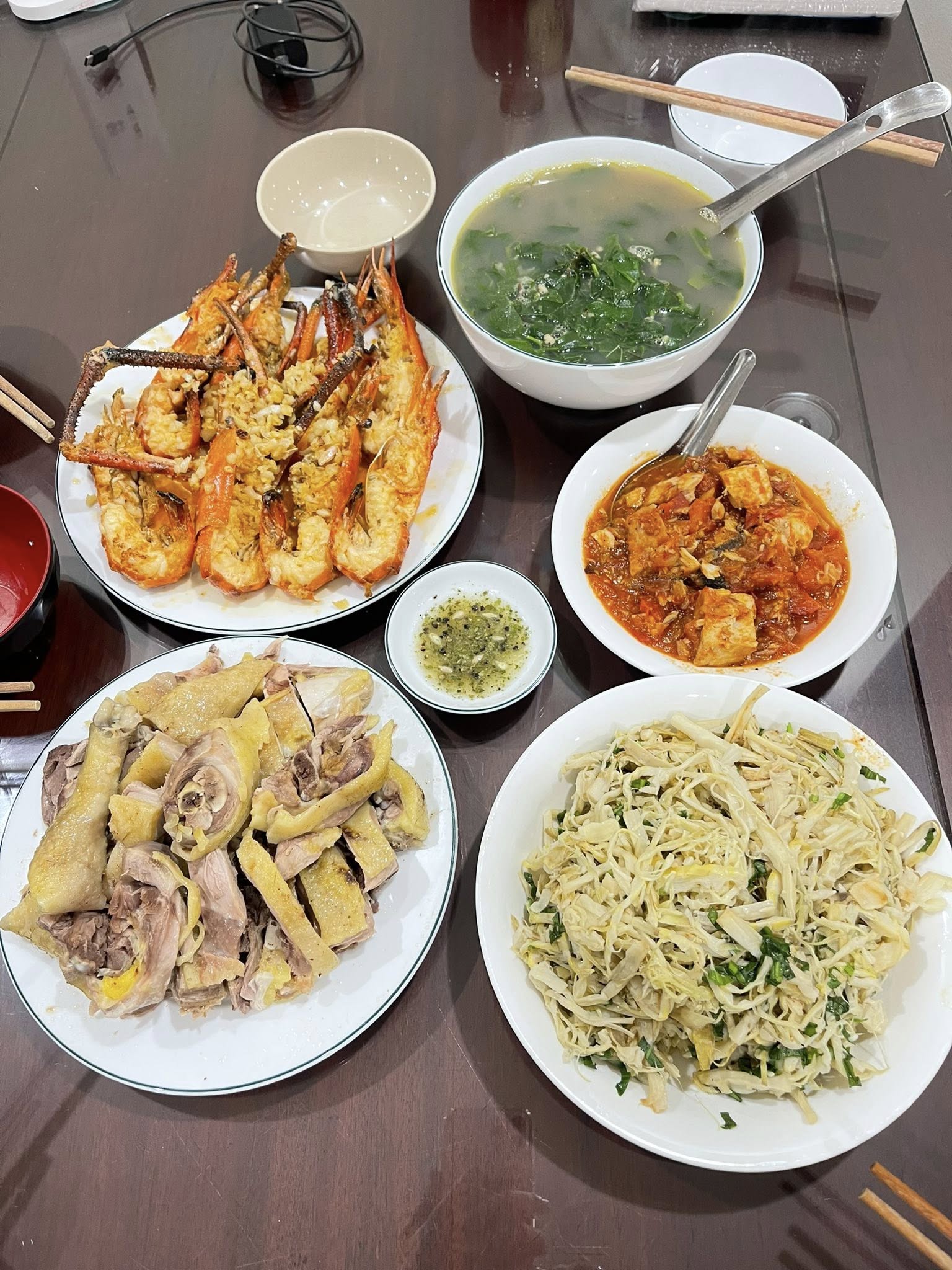 Mẹ chồng nấu cơm cữ cho con dâu ngày nào cũng thịnh soạn, hoành tráng, chị em ghen tỵ: "Cho ở cữ chung với"- Ảnh 6.