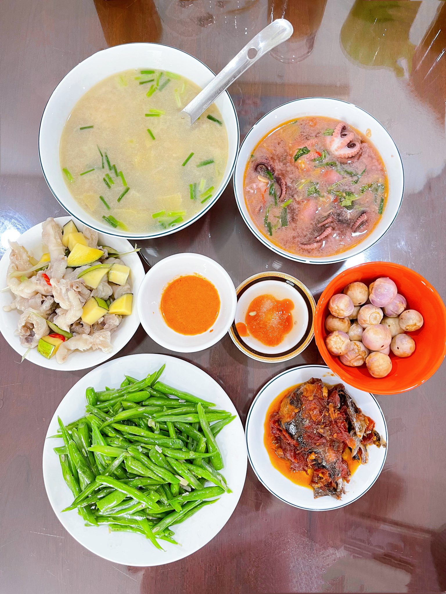Mẹ chồng nấu cơm cữ cho con dâu ngày nào cũng thịnh soạn, hoành tráng, chị em ghen tỵ: "Cho ở cữ chung với"- Ảnh 14.