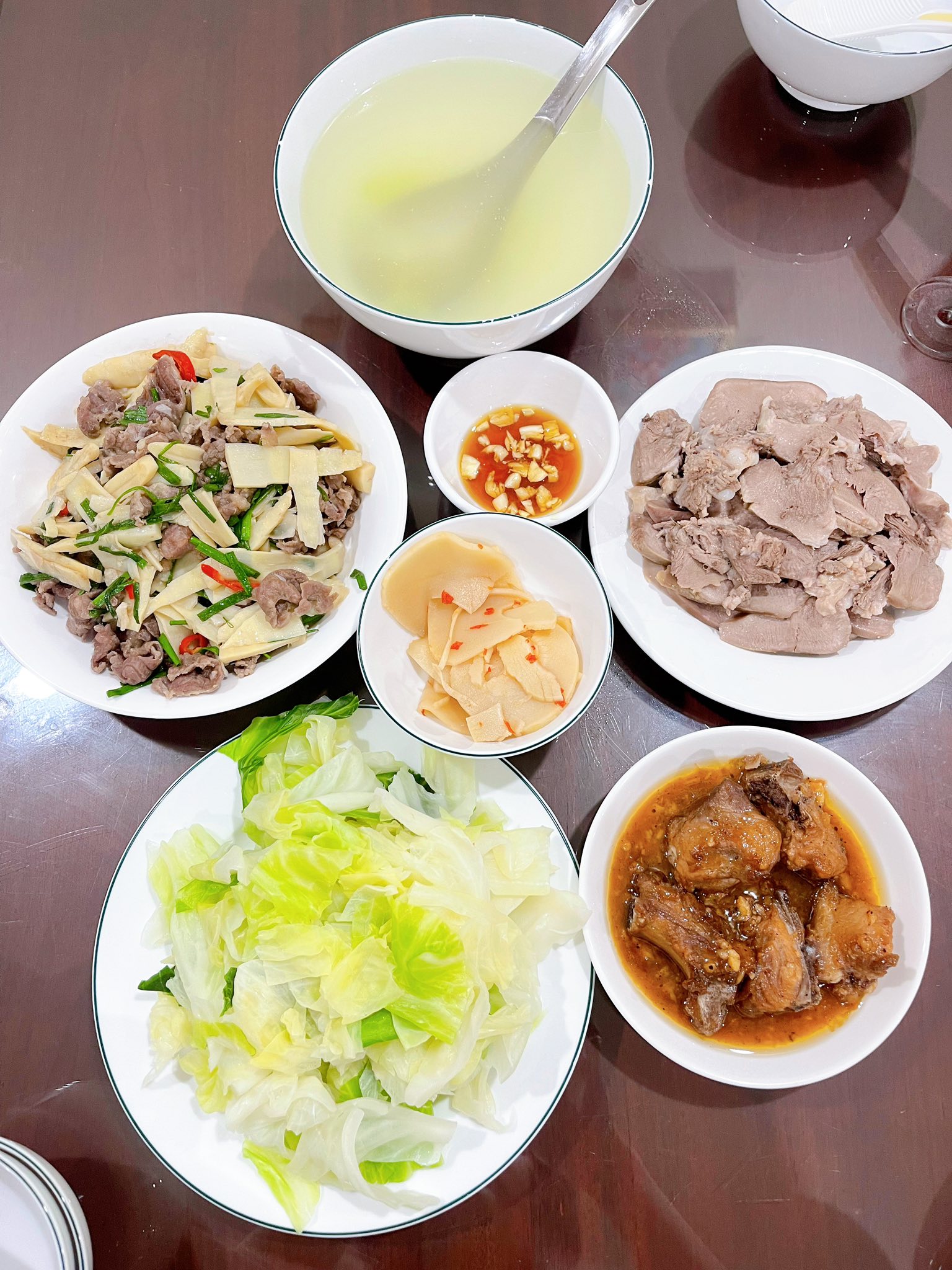 Mẹ chồng nấu cơm cữ cho con dâu ngày nào cũng thịnh soạn, hoành tráng, chị em ghen tỵ: "Cho ở cữ chung với"- Ảnh 15.