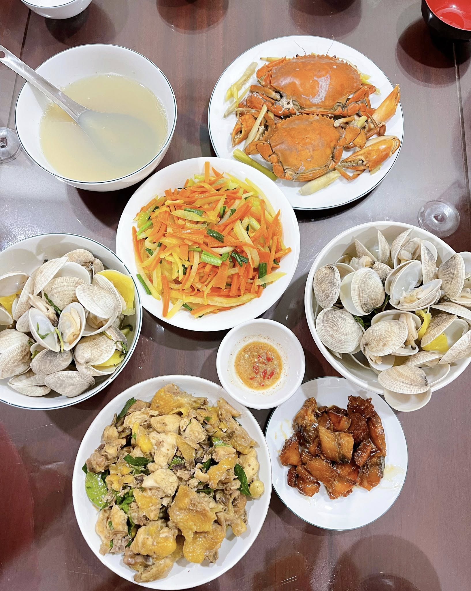 Mẹ chồng nấu cơm cữ cho con dâu ngày nào cũng thịnh soạn, hoành tráng, chị em ghen tỵ: "Cho ở cữ chung với"- Ảnh 5.