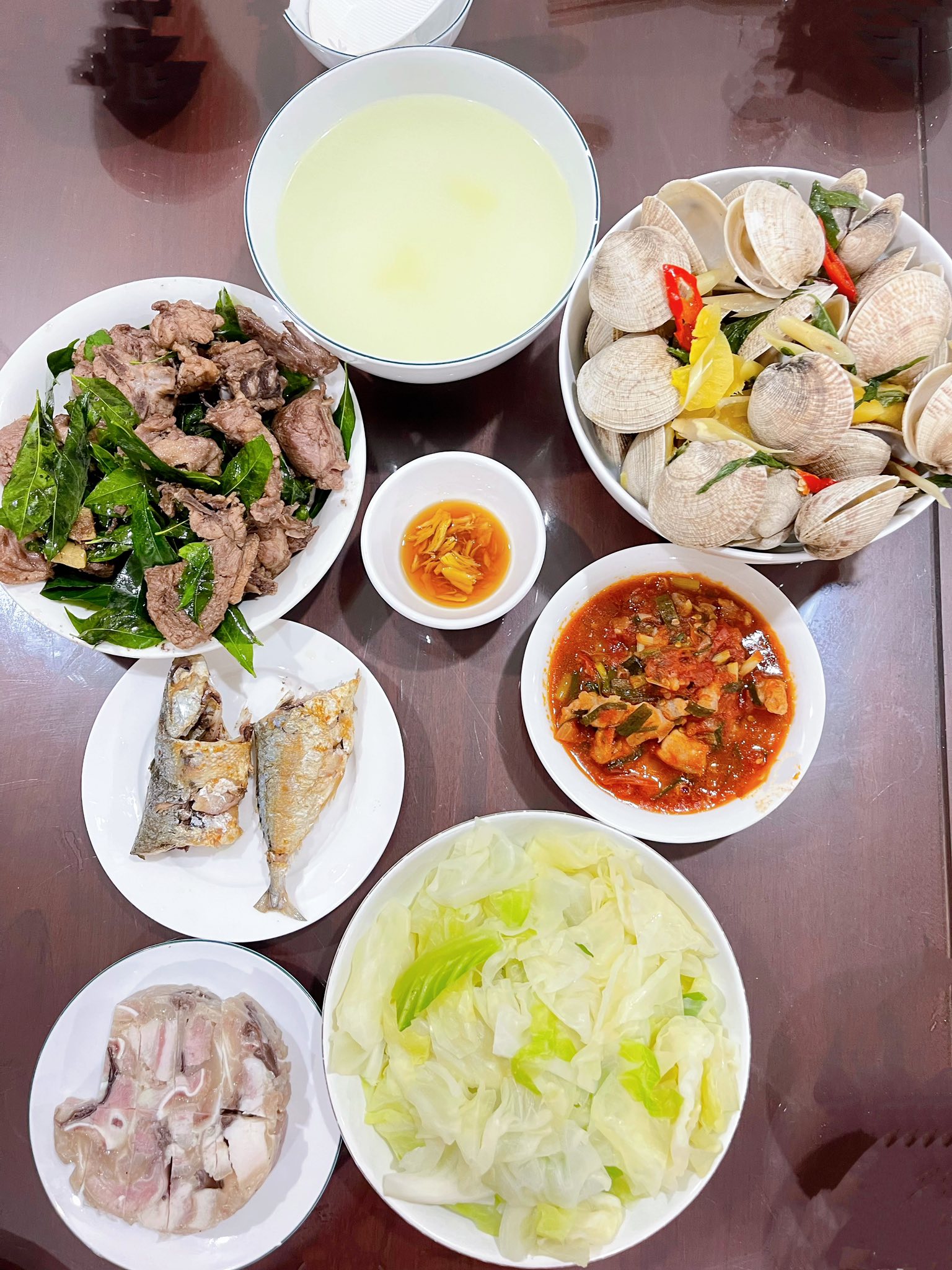 Mẹ chồng nấu cơm cữ cho con dâu ngày nào cũng thịnh soạn, hoành tráng, chị em ghen tỵ: "Cho ở cữ chung với"- Ảnh 10.