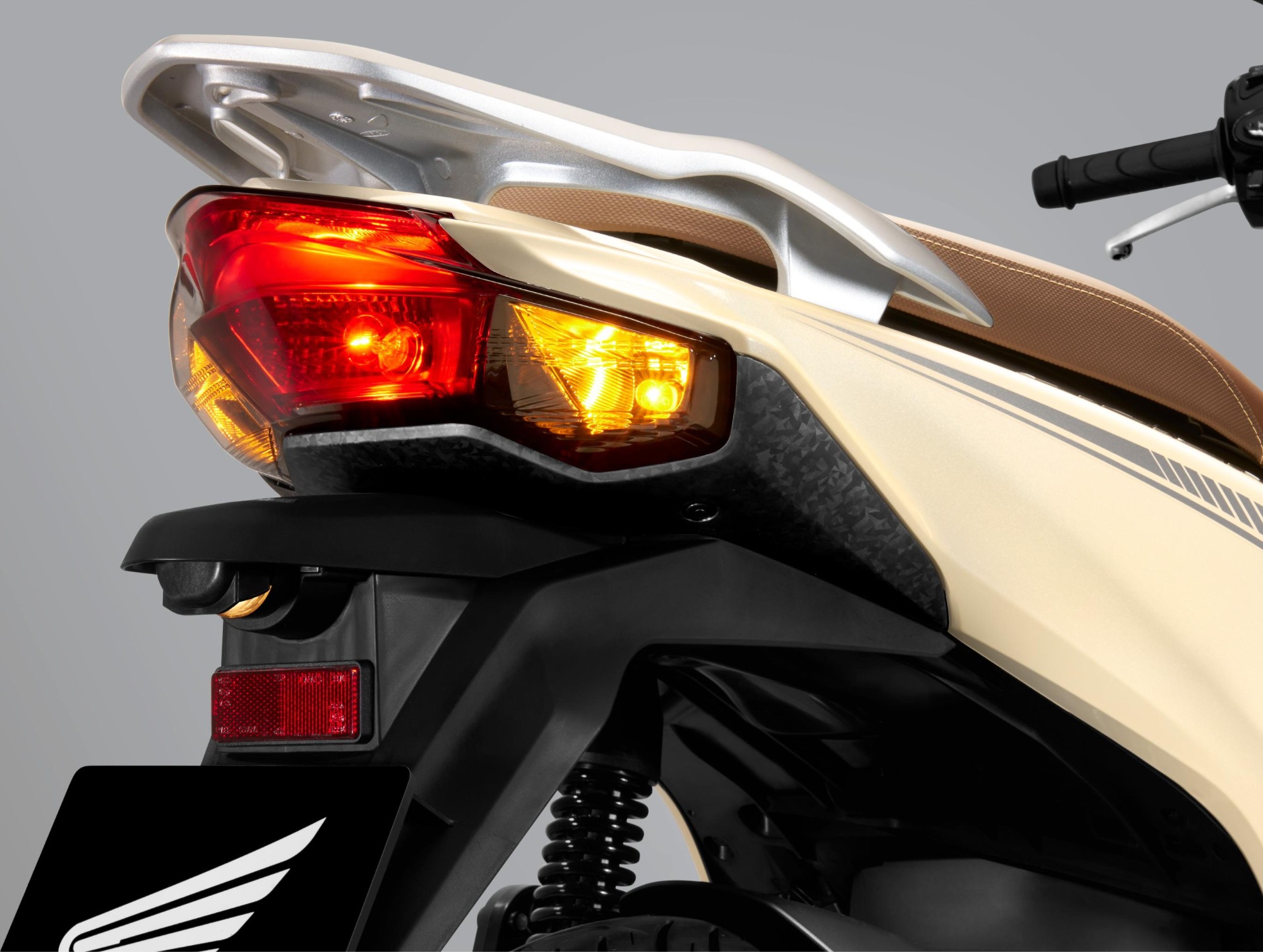 Xe tay ga Honda đang có giá quá tốt: Hai mẫu bền đẹp, tiết kiệm xăng được giảm giá mạnh- Ảnh 2.