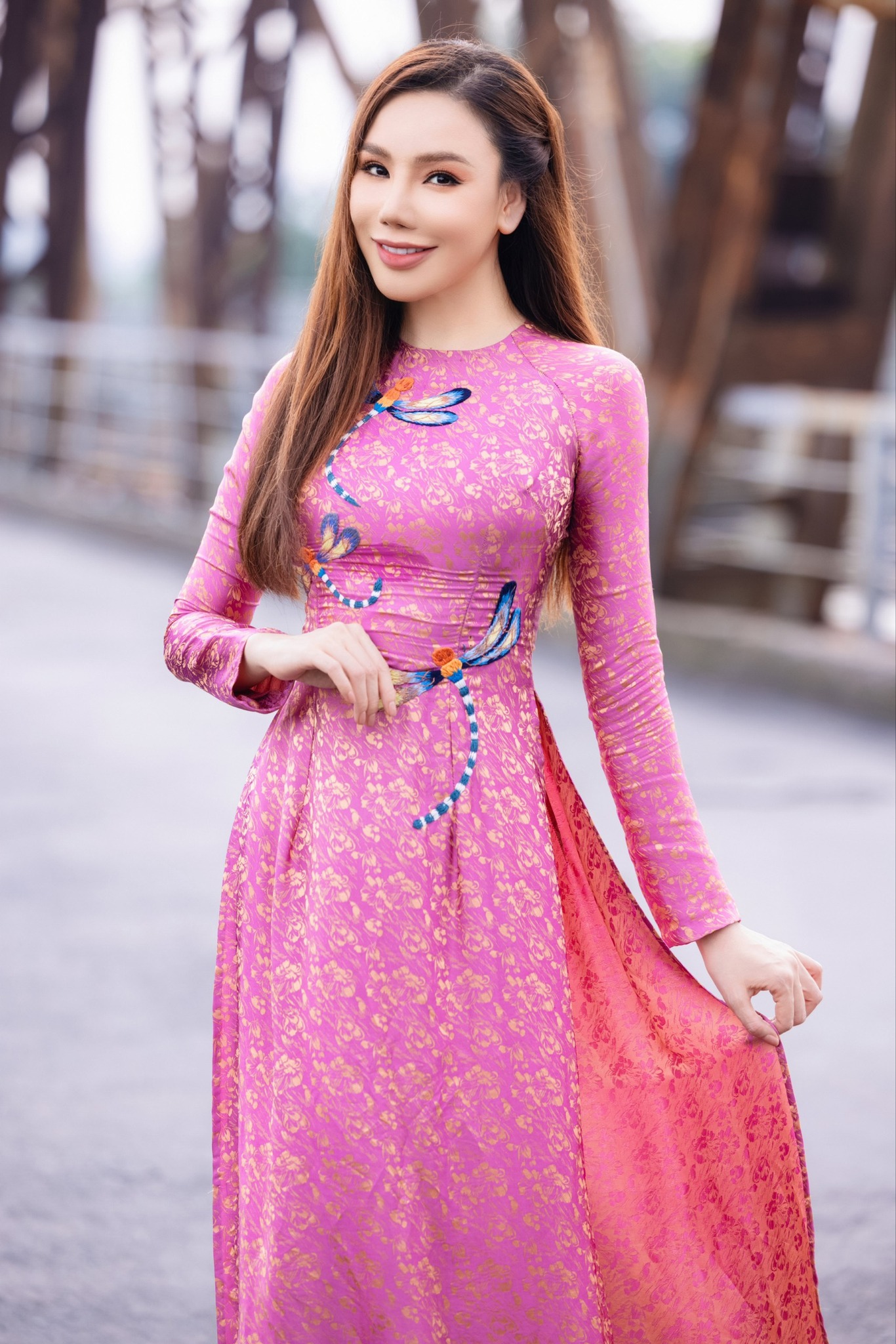 Hồ Quỳnh Hương và những lần diện áo dài khiến fan "mê mẩn"- Ảnh 5.