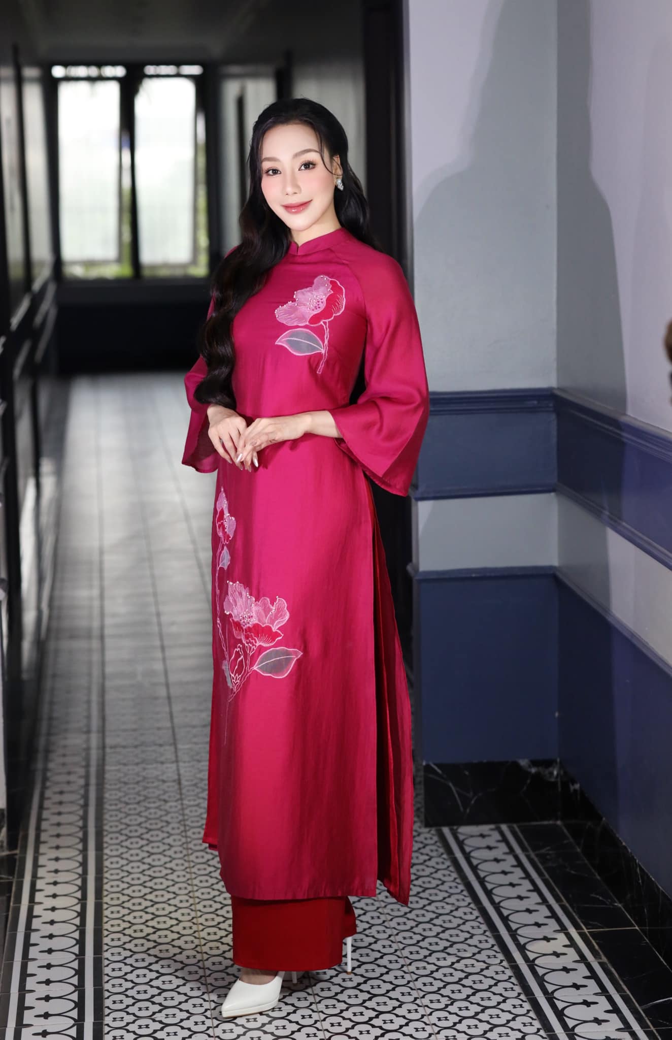 Hồ Quỳnh Hương và những lần diện áo dài khiến fan "mê mẩn"- Ảnh 6.
