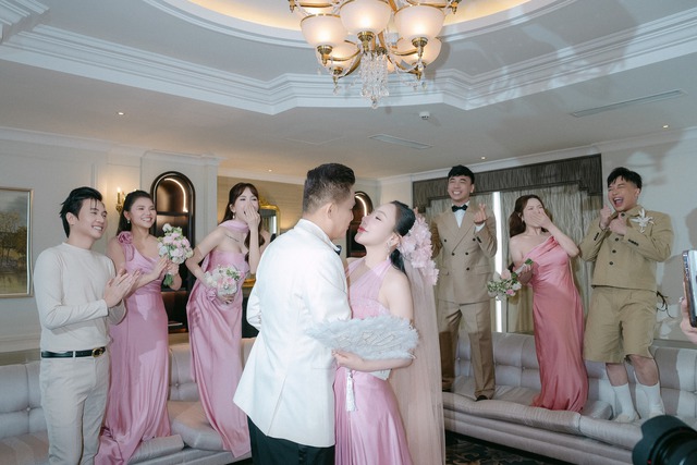 Hồ Quỳnh Hương hát live cao vút tặng chồng ca khúc tự sáng tác, trao nhau ánh mặt đắm say tràn ngập tình yêu- Ảnh 1.