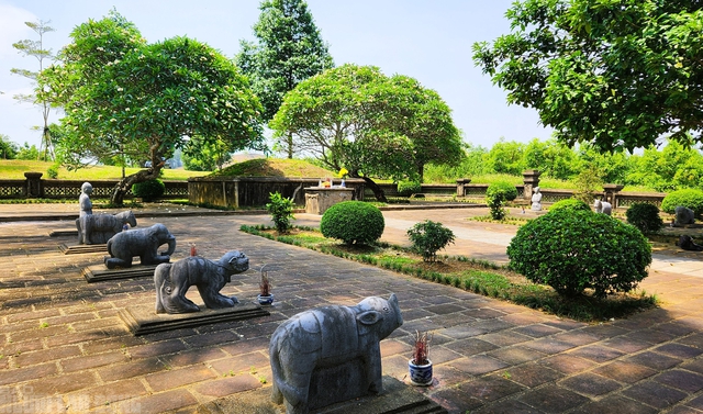 Chuyện ít ai biết về vua Lê Túc Tông: Vị vua tài đức nhưng đoản mệnh và vụ trộm lăng mộ gây rúng động- Ảnh 3. Chuyện ít ai biết về vua Lê Túc Tông: Vị vua tài đức nhưng đoản mệnh và vụ trộm lăng mộ gây rúng động- Ảnh 3.