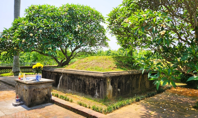 Chuyện ít ai biết về vua Lê Túc Tông: Vị vua tài đức nhưng đoản mệnh và vụ trộm lăng mộ gây rúng động- Ảnh 2. Chuyện ít ai biết về vua Lê Túc Tông: Vị vua tài đức nhưng đoản mệnh và vụ trộm lăng mộ gây rúng động- Ảnh 2.