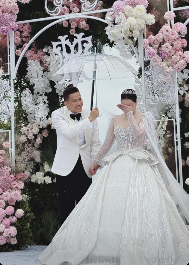 Hồ Quỳnh Hương hát live cao vút tặng chồng ca khúc tự sáng tác, trao nhau ánh mặt đắm say tràn ngập tình yêu- Ảnh 6.
