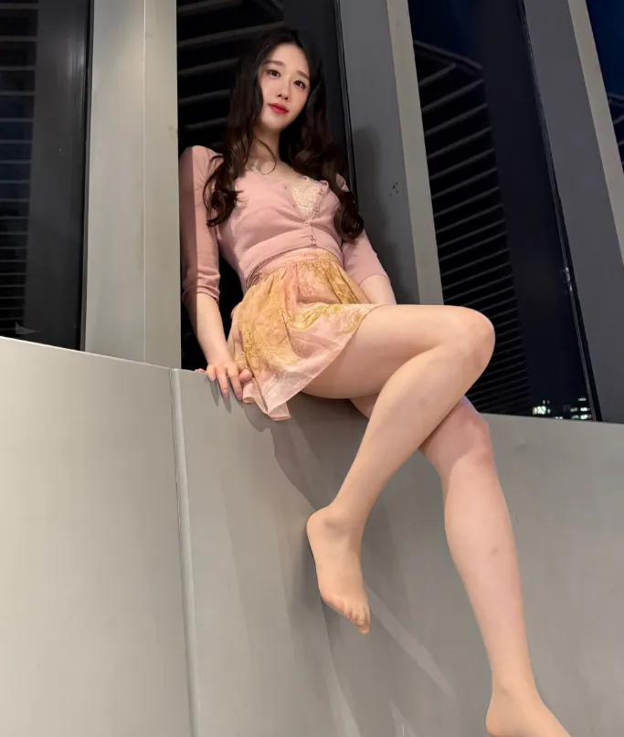 photo-1747279342197