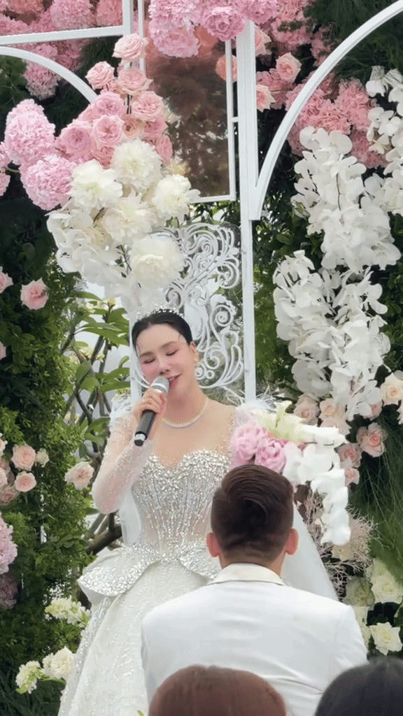 Hồ Quỳnh Hương hát live cao vút tặng chồng ca khúc tự sáng tác, trao nhau ánh mặt đắm say tràn ngập tình yêu- Ảnh 3.