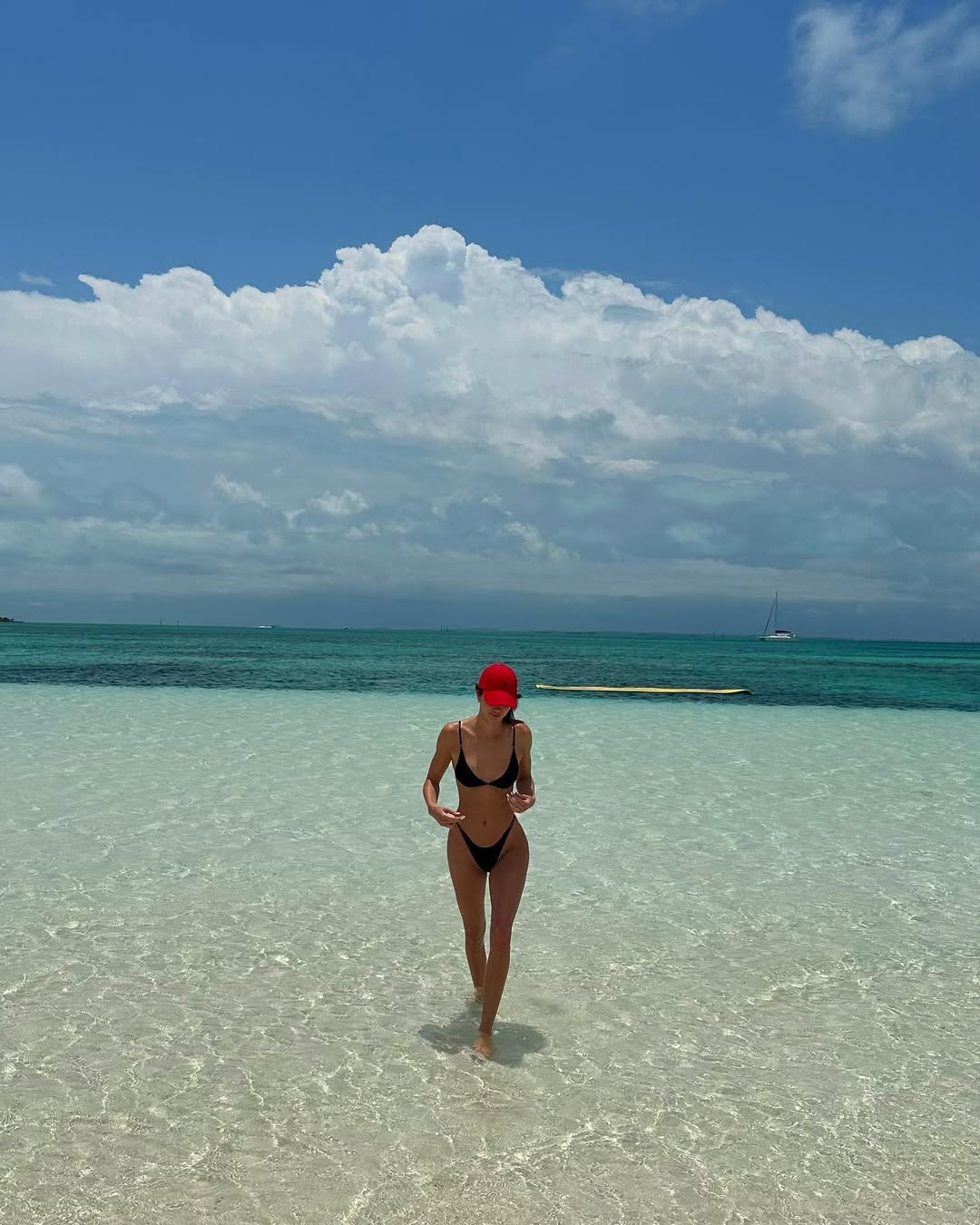 “Chiến thần bikini” Kendall Jenner bổ sung sách mẫu mặc sao cho hot, đảm bảo nóng hơn cả mùa hè!- Ảnh 6. “Chiến thần bikini” Kendall Jenner bổ sung sách mẫu mặc sao cho hot, đảm bảo nóng hơn cả mùa hè!- Ảnh 6.