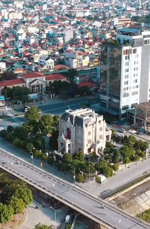 Lâu đài có 1-0-2 trên đất vàng ở Hà Nam: 4 phía đều là "view triệu đô" nhưng vẫn có một điểm gây "lăn tăn"- Ảnh 2. Lâu đài có 1-0-2 trên đất vàng ở Hà Nam: 4 phía đều là "view triệu đô" nhưng vẫn có một điểm gây "lăn tăn"- Ảnh 2.