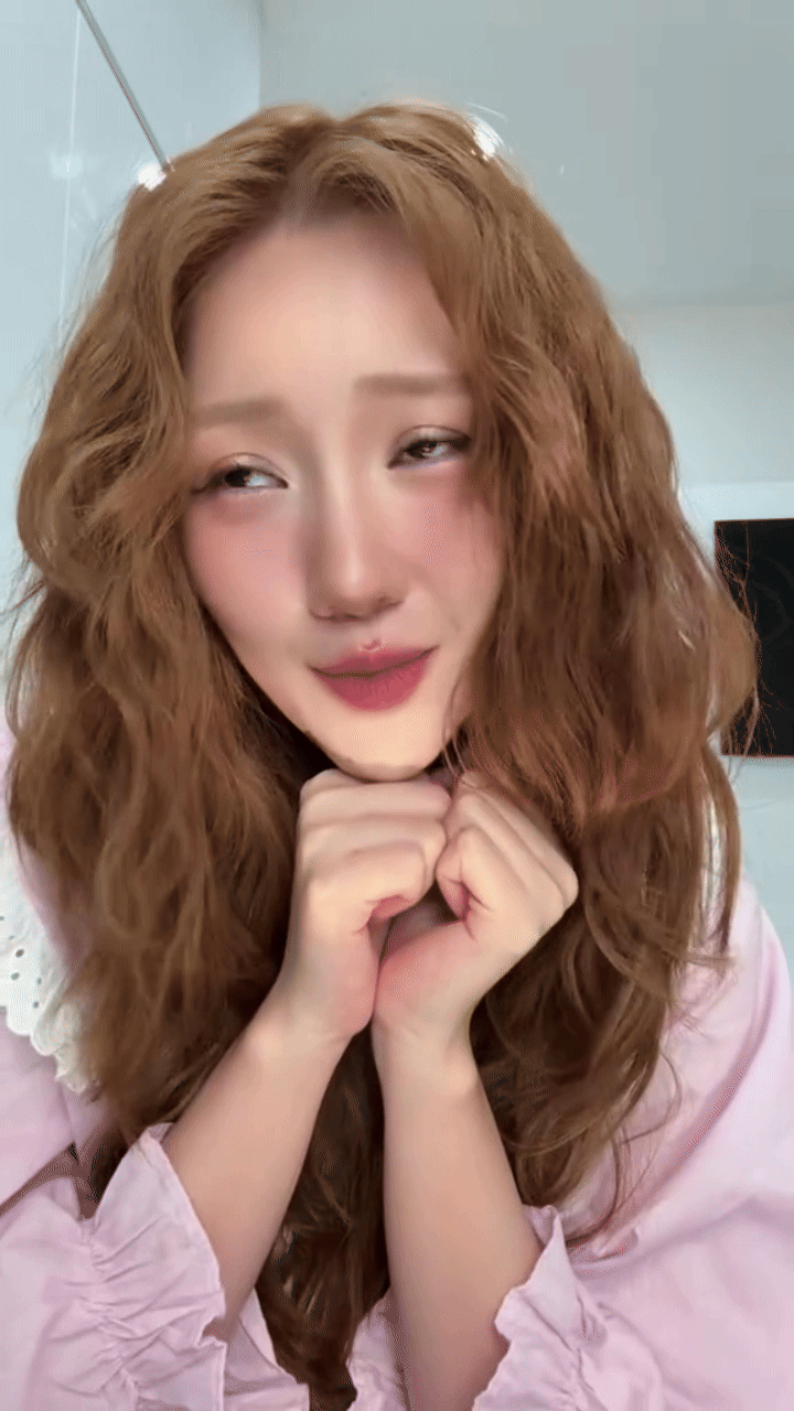 Diện mạo mới của em gái Trấn Thành nhận bão comment: Từ Hari Won, Triệu Lộ Tư đến bạn trai tin đồn đều bị réo- Ảnh 1.