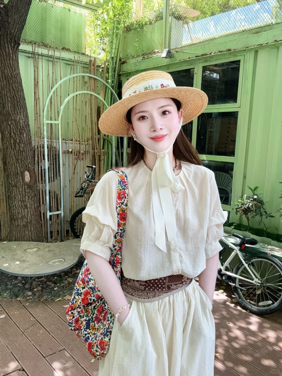 Người sinh vào mùa Xuân nên mặc màu gì để hút tài hút lộc, tiền bạc dồi dào quanh năm?- Ảnh 2.
