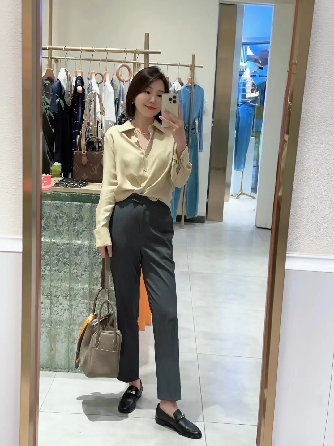 Chiếc quần "gây bão" đầu hè: Cách mặc đẹp quá đơn giản, phù hợp cả tuổi trung niên!- Ảnh 4.