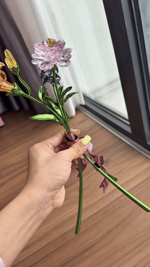 Cận cảnh 3 bông hoa giá hơn 30 triệu khiến người mua bị mắng: Hối hận biết sự thật- Ảnh 1.