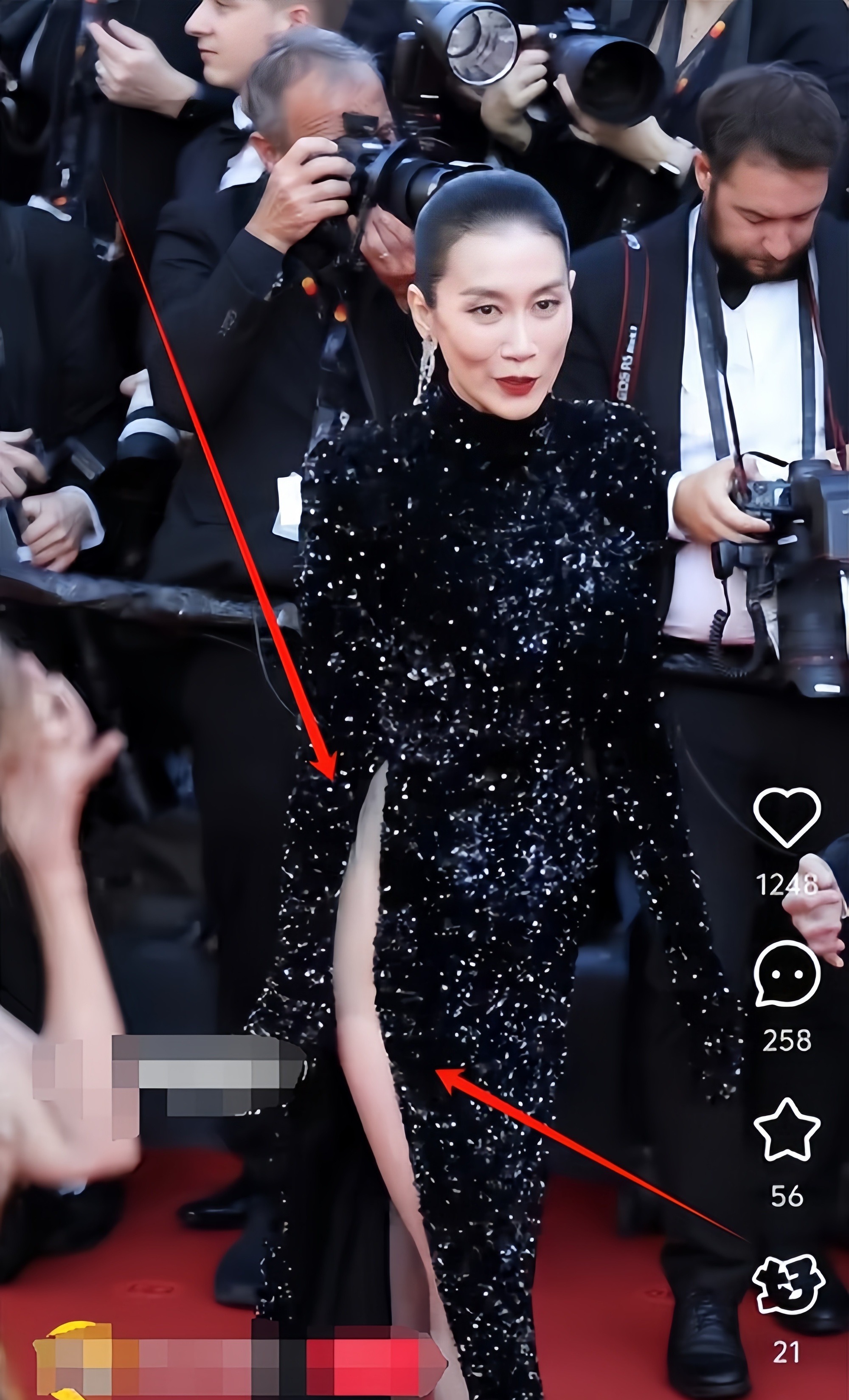 Clip 1 sao nữ Cbiz bị 4 bảo vệ Cannes cùng lúc đuổi khỏi thảm đỏ vẫn "mặt dày" tạo dáng- Ảnh 10.