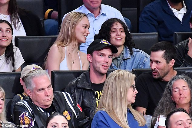 Màn đụng mặt tình cũ "khét" nhất đầu tháng 5: Timothée Chalamet và Lily-Rose Depp "tái ngộ" cùng "người mới"- Ảnh 6.