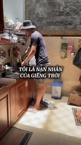 Không thể cười nổi trong ngôi nhà của chính mình vì... cái giếng trời: Nắng cũng khóc, mưa cũng khóc!- Ảnh 2.