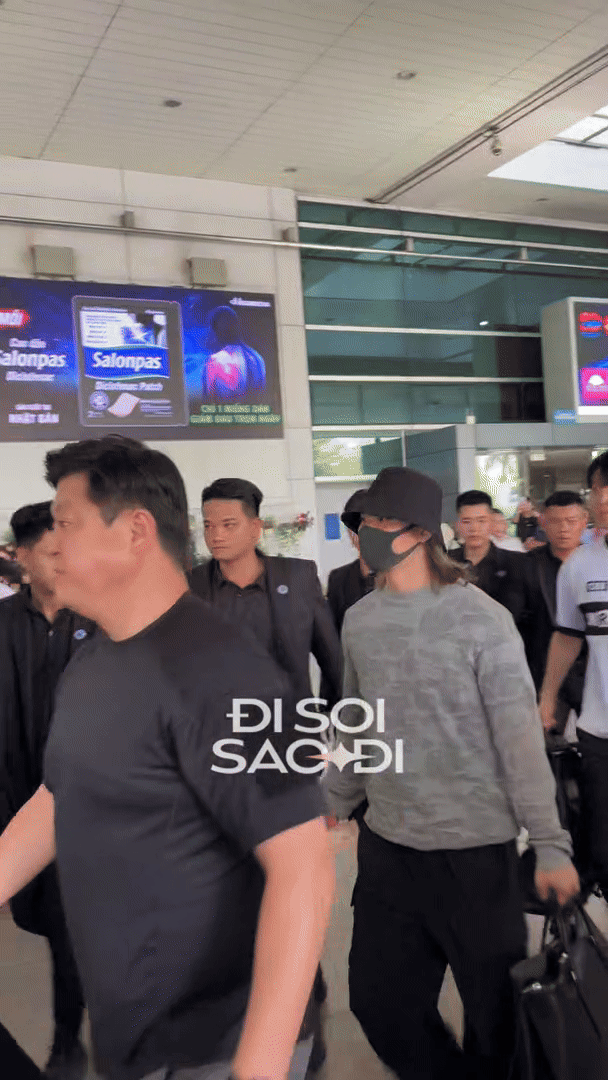 Hot: Daesung (BIGBANG) đi giữa "rừng" fan ở Tân Sơn Nhất, hào hứng chào VIP Việt ngày tái ngộ- Ảnh 3.