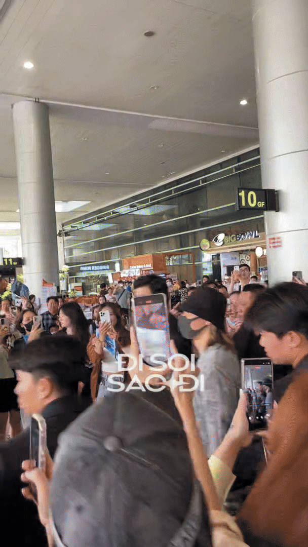 Hot: Daesung (BIGBANG) đi giữa "rừng" fan ở Tân Sơn Nhất, hào hứng chào VIP Việt ngày tái ngộ- Ảnh 4.