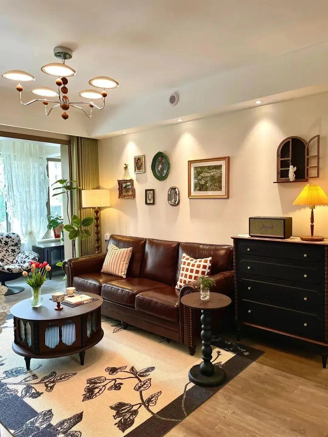 Ngỡ đâu studio nghệ thuật, hóa ra là căn hộ của nữ thiết kế 38 tuổi: Ánh sáng tràn ngập, từng chi tiết đều đẹp- Ảnh 4.