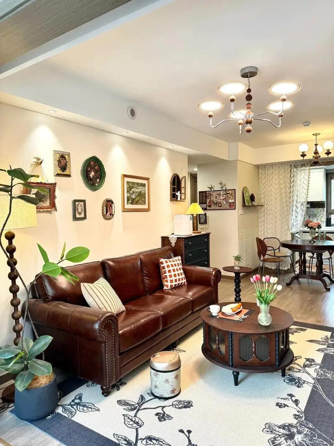 Ngỡ đâu studio nghệ thuật, hóa ra là căn hộ của nữ thiết kế 38 tuổi: Ánh sáng tràn ngập, từng chi tiết đều đẹp- Ảnh 3.