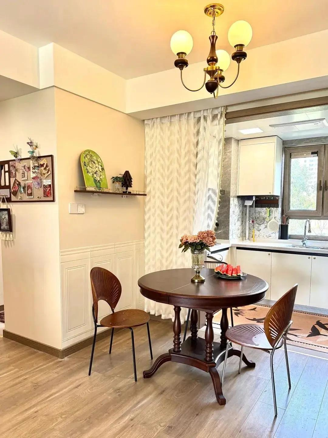 Ngỡ đâu studio nghệ thuật, hóa ra là căn hộ của nữ thiết kế 38 tuổi: Ánh sáng tràn ngập, từng chi tiết đều đẹp- Ảnh 6.