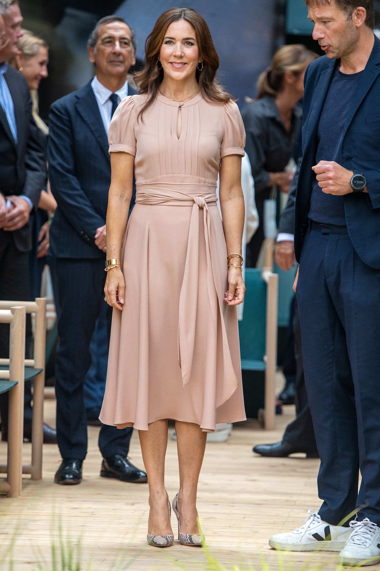 26 khoảnh khắc thời trang đáng nhớ của Vương hậu Mary, được mệnh danh là "nàng Kate của Copenhagen"- Ảnh 14.